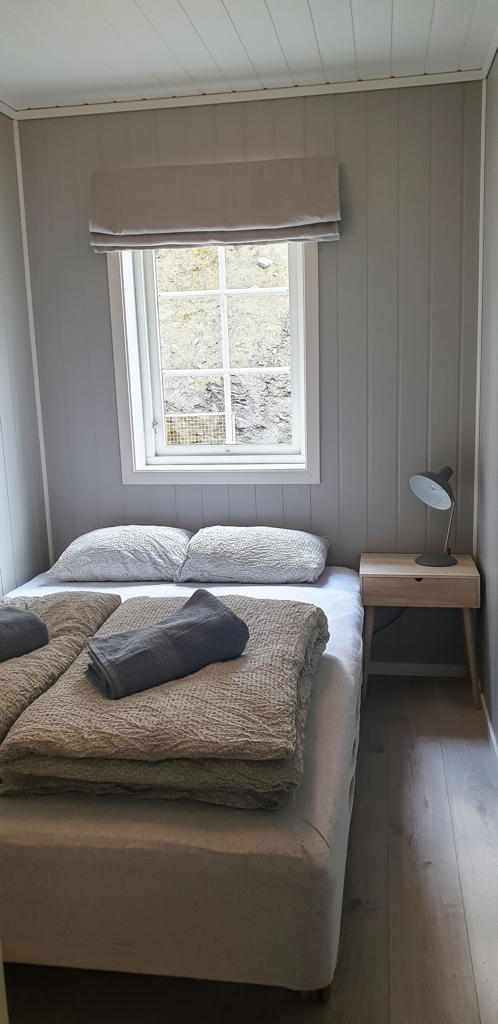 Soverom 1 med skapplass og 120x200cm seng. Galleribilde