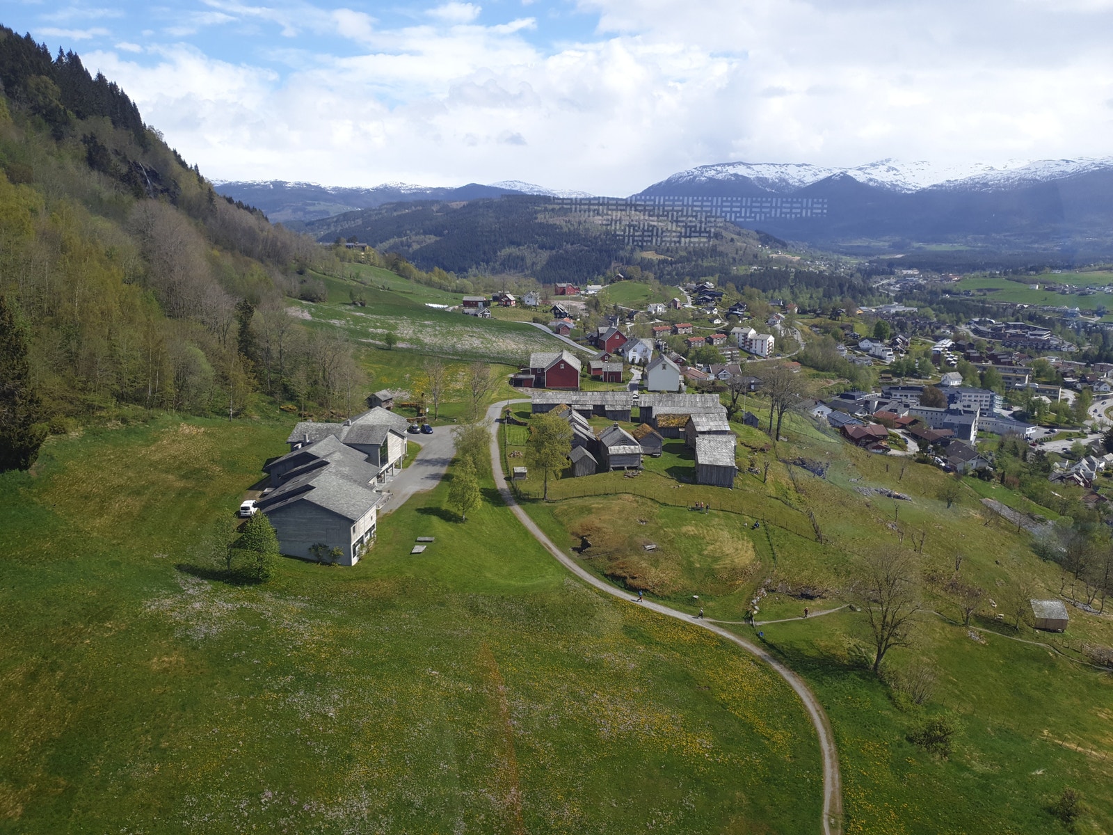 Utsikt fra Gondolen på vei til Hangurstoppen. Galleribilde