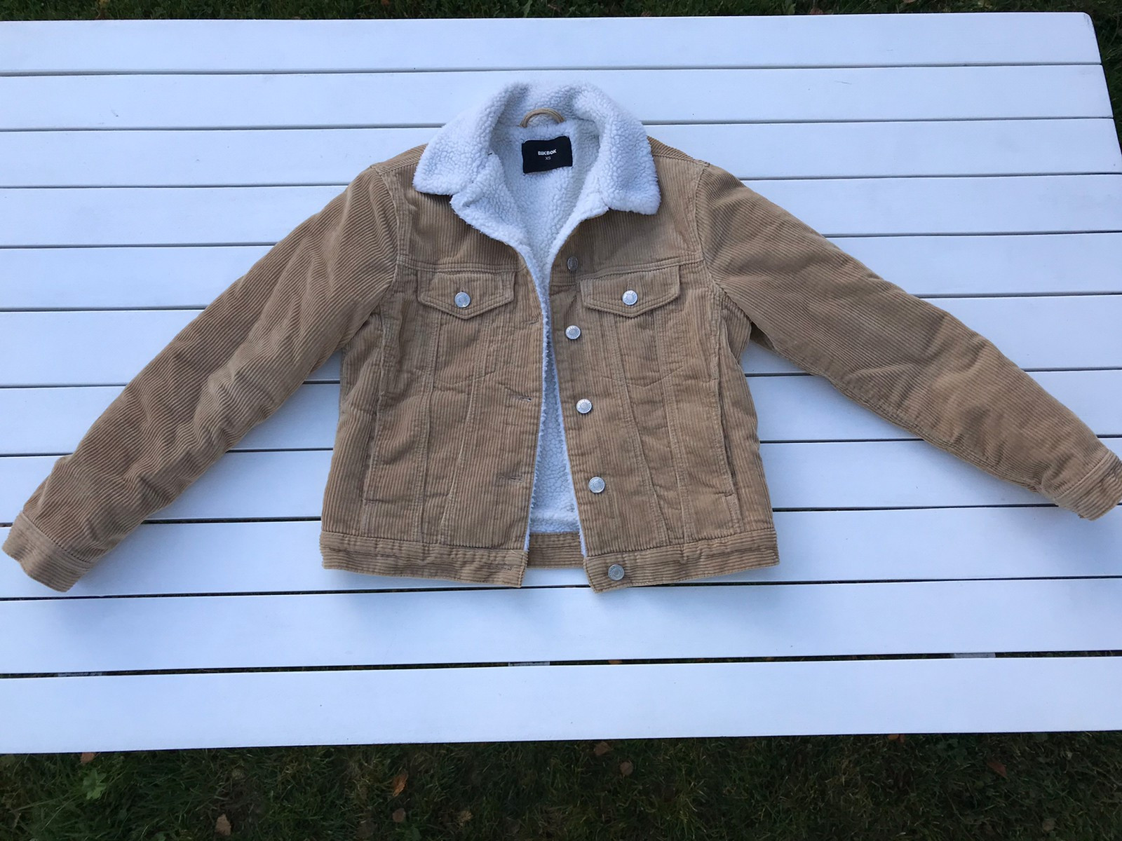 Bik Bok cord jakke str. XS selges | FINN.no Kordfløyel jakke fra Bikbok str. S | FINN.no