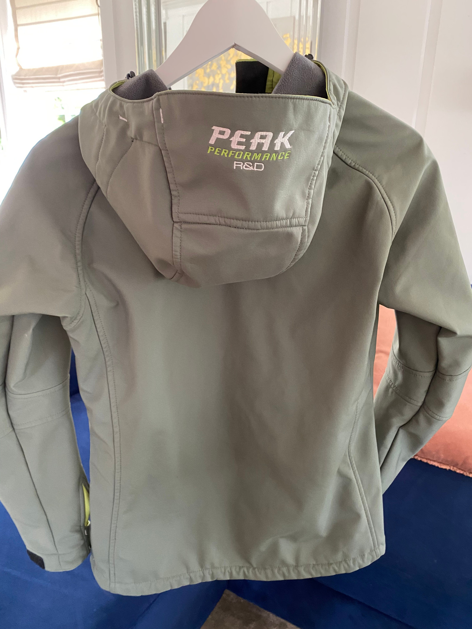 Peak performance softshelljakke til salgs. | FINN.no Brukt Peak Performance softshell jakke str. XS | FINN.no