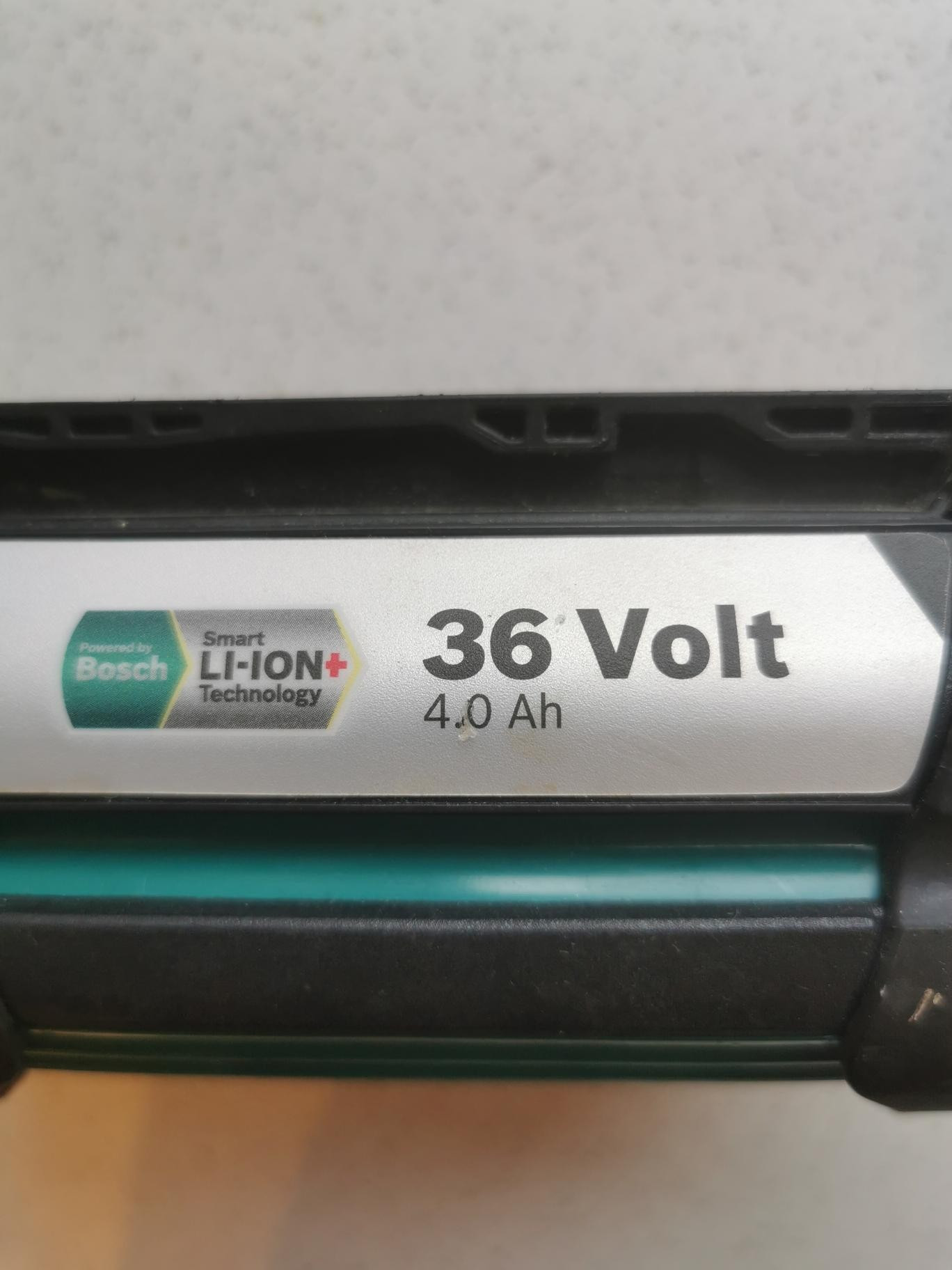 BOSCH BATTERI 36V 4.0AH LI ION FOR HAGEVERKTØY m lader | FINN.no bosch 36v batteri + lader | FINN.no