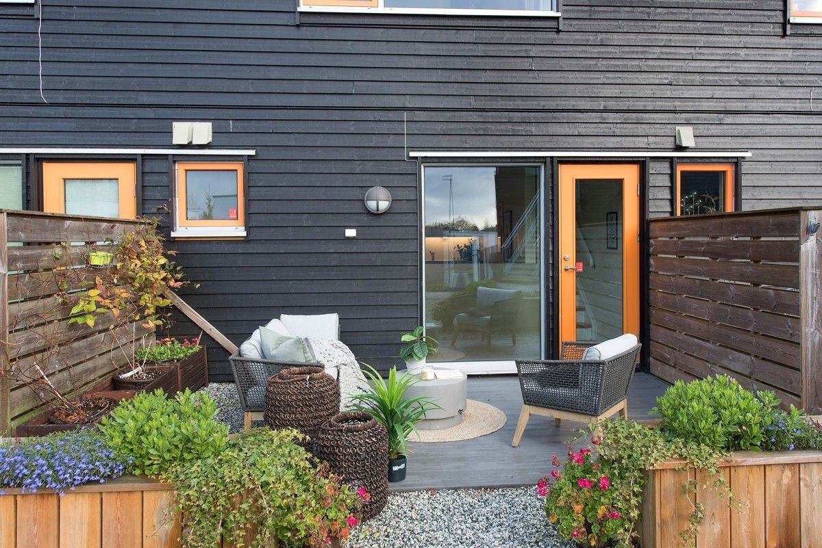 Romslig uteplass på enden av bygget Galleribilde