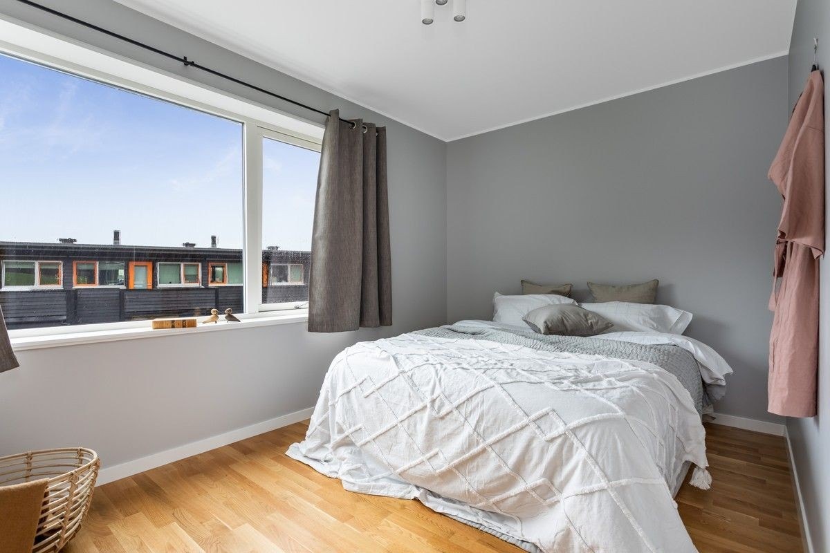 Et av de store soverommene med flott utsikt Galleribilde