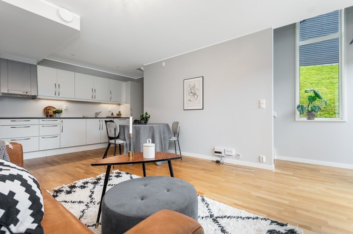 Bod eller kontor under/ bakside trapp Galleribilde