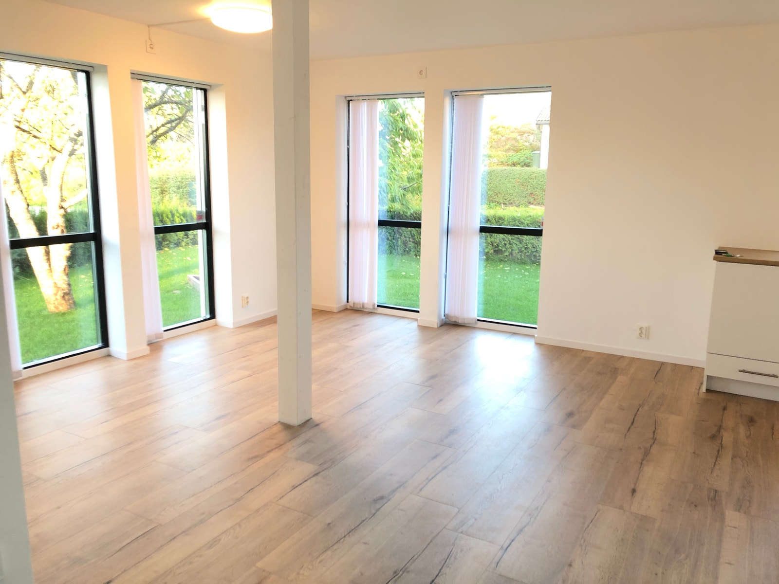 Stue umøblert Galleribilde