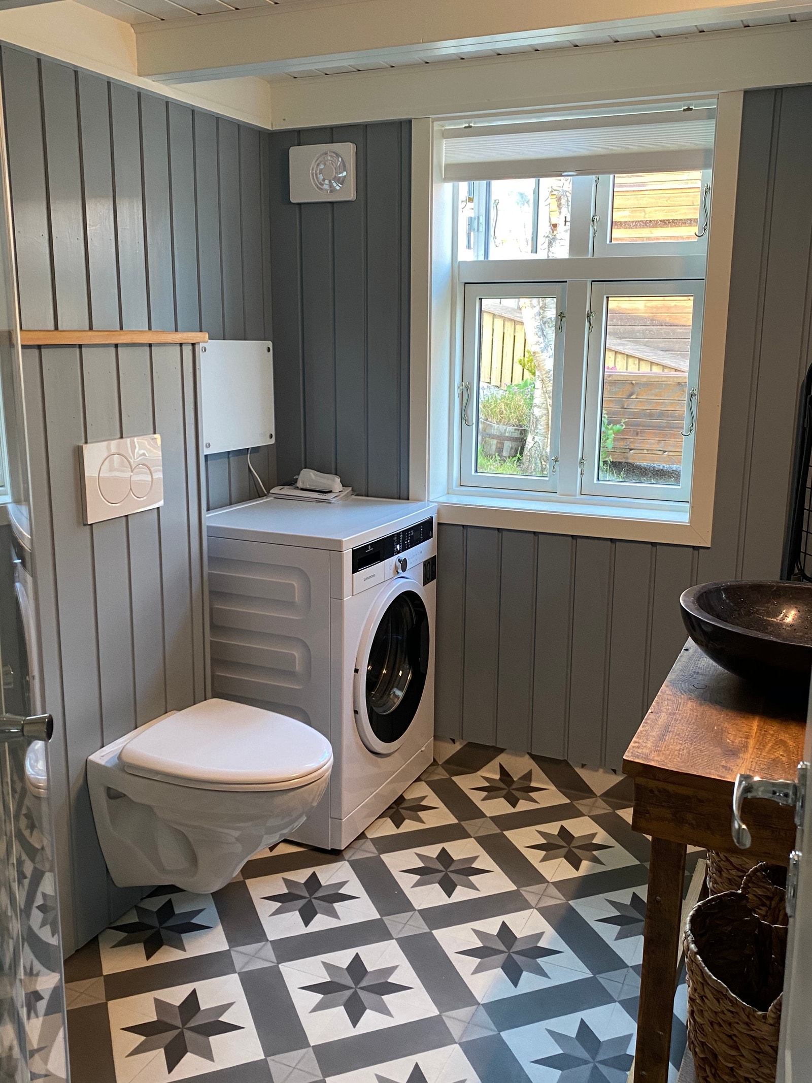 Bad med vaskemaskin Galleribilde