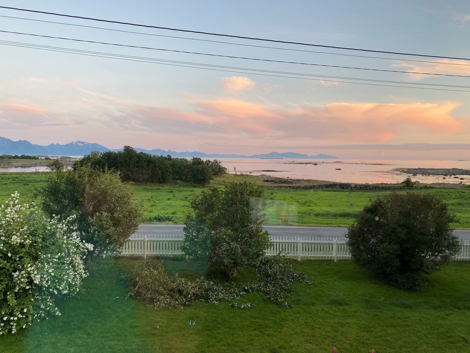 Nydelig utsikt til Lofoten fra verandaen. Galleribilde