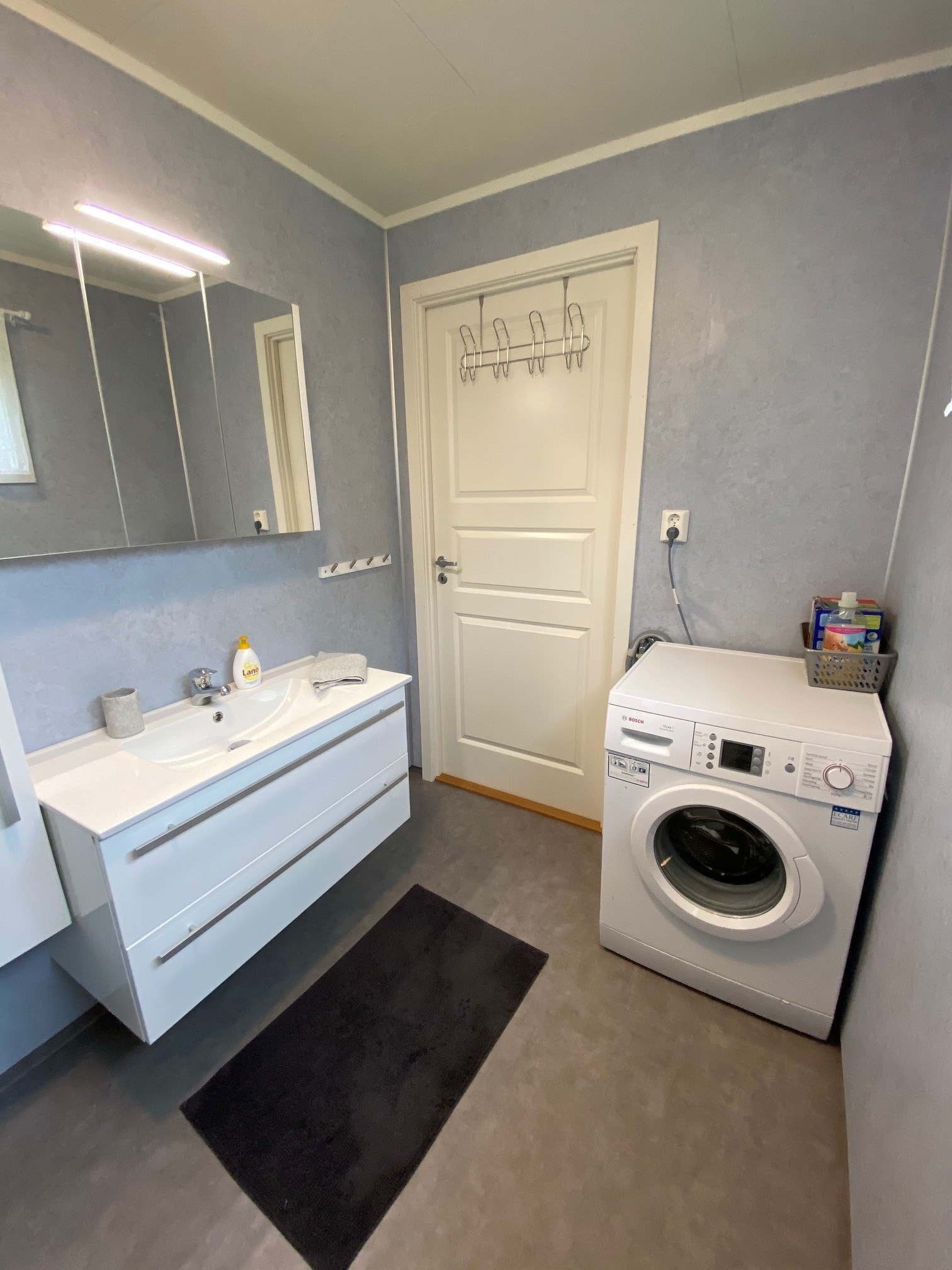 Nytt bad i 2022 med vaskemaskin. Galleribilde