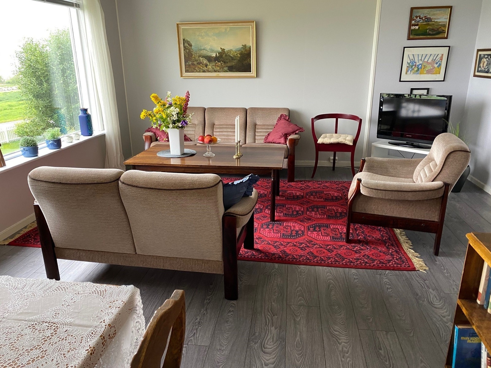 Koselig stue med nydelig utsikt. Galleribilde