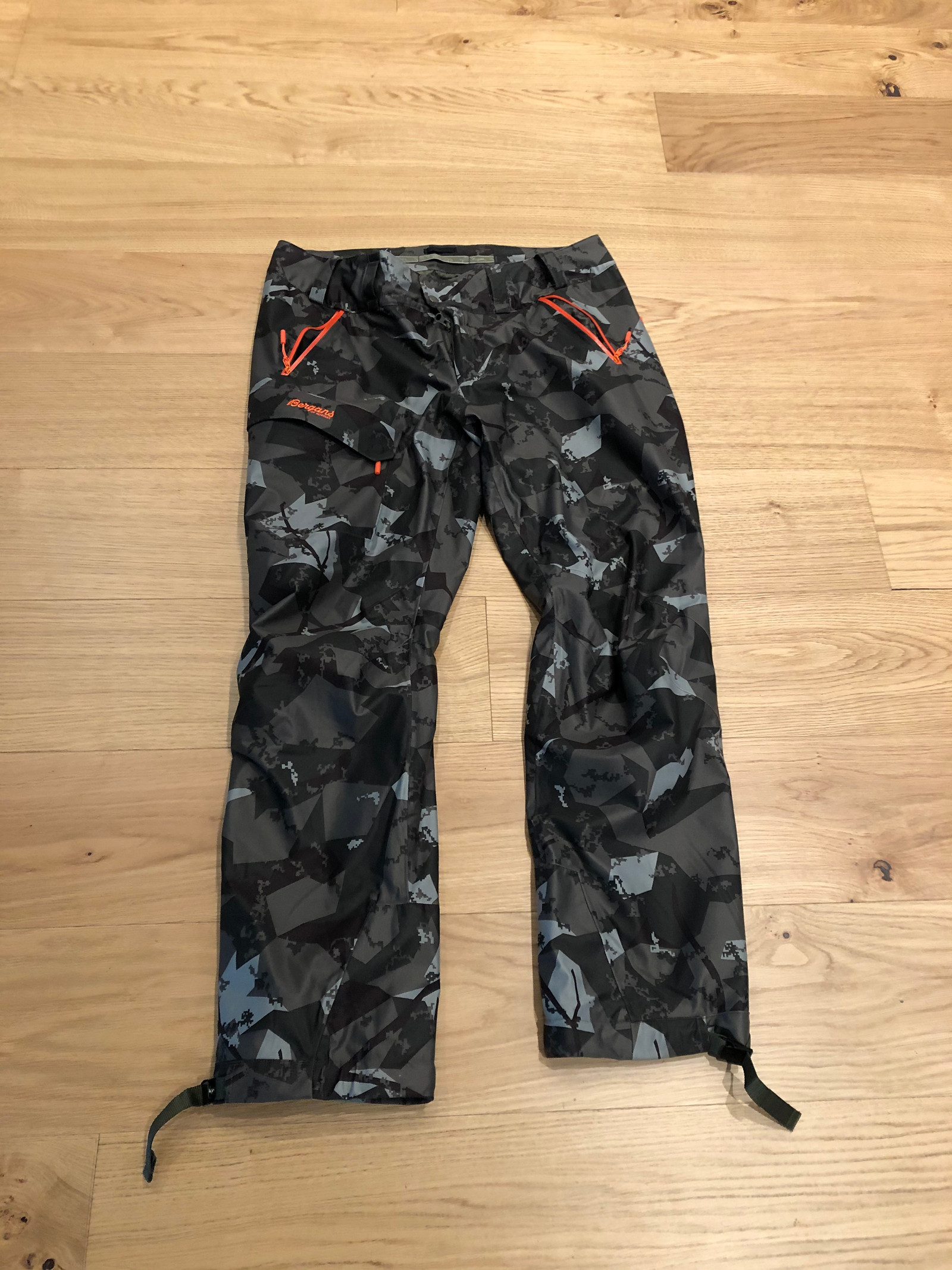 Ny jaktdress? HOGNA CAMO V2 2L JAKKE OG BUKSE STR XL | FINN.no Ny jaktdress? HOGNA CAMO V2 2L JAKKE OG BUKSE STR XL | FINN.no