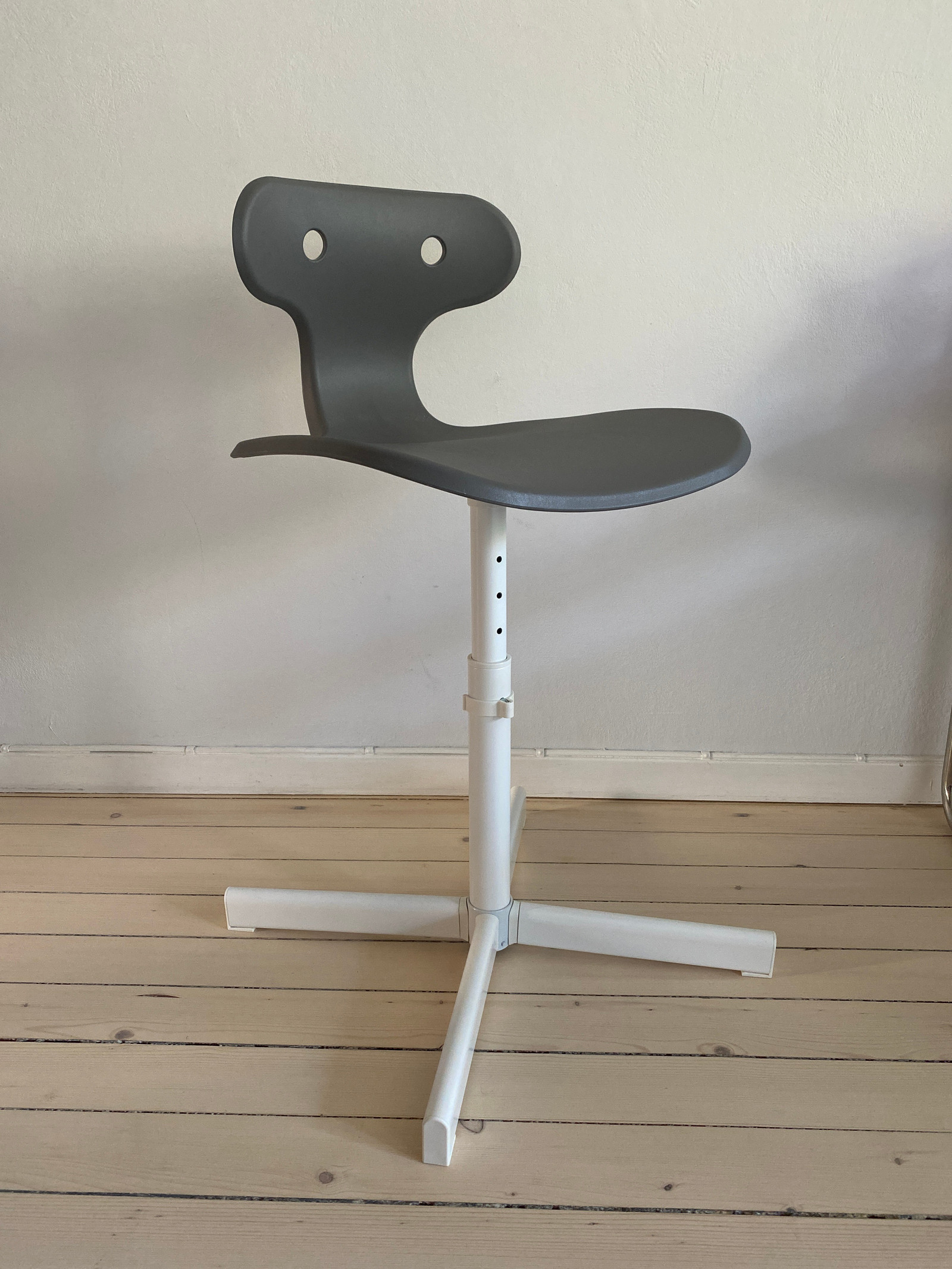 IKEA Molte arbeidsstol (2 stk) | FINN.no Ana skallstol stablestol forsamlingshus kantinestol