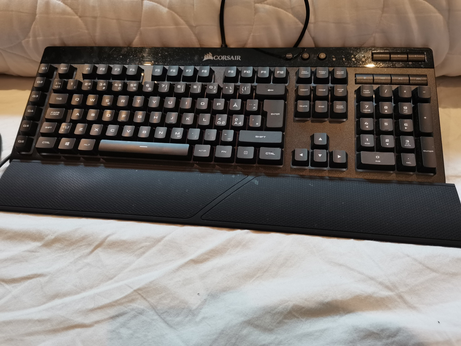 Corsair K55 RGB gaming tastatur | FINN.no Corsair tastatur med lys | FINN.no