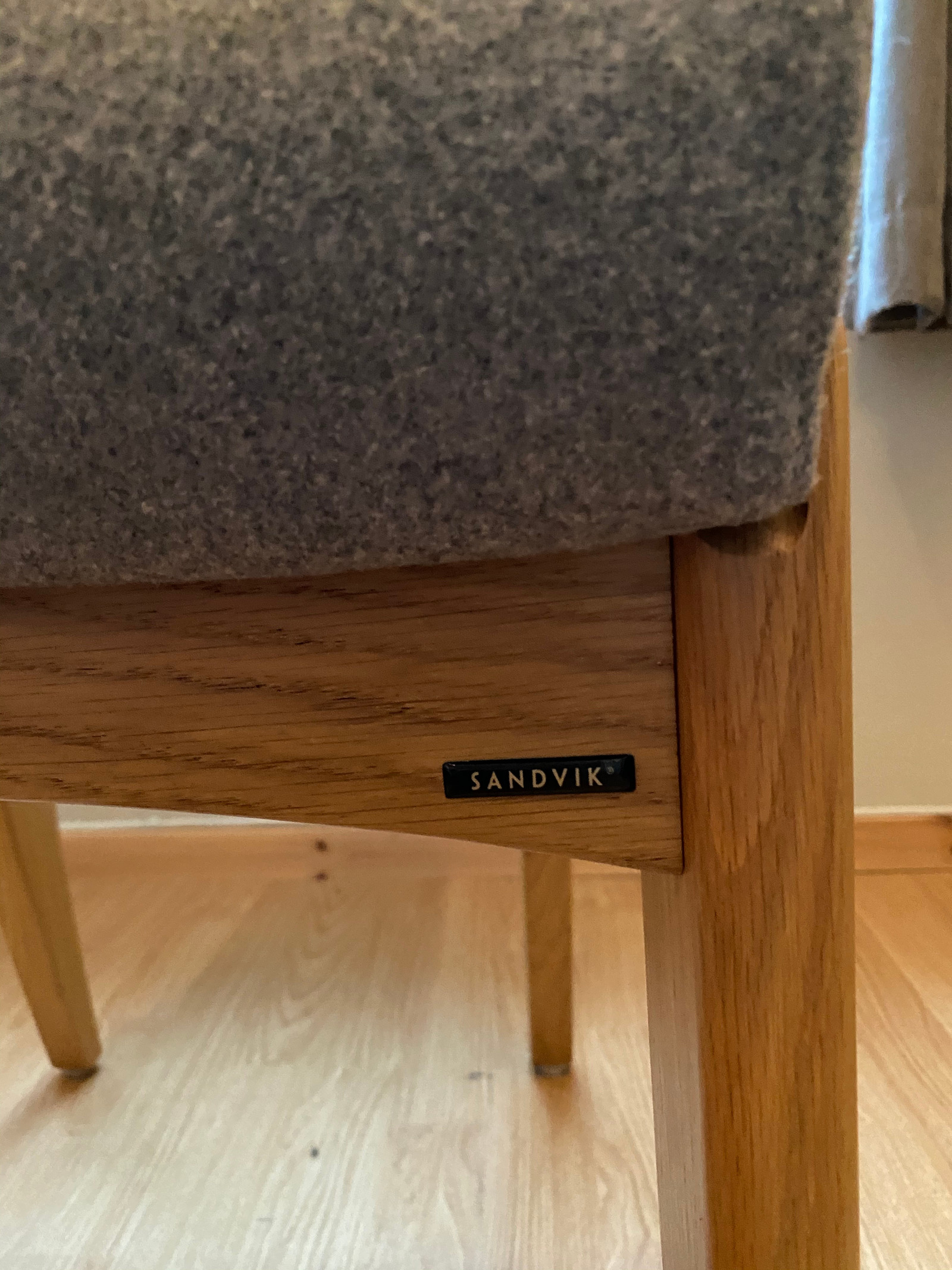 8 stk Sandvik Regina regulerbar spisestol vurderes solgt 8 stk Sandvik Regina regulerbar spisestol vurderes solgt