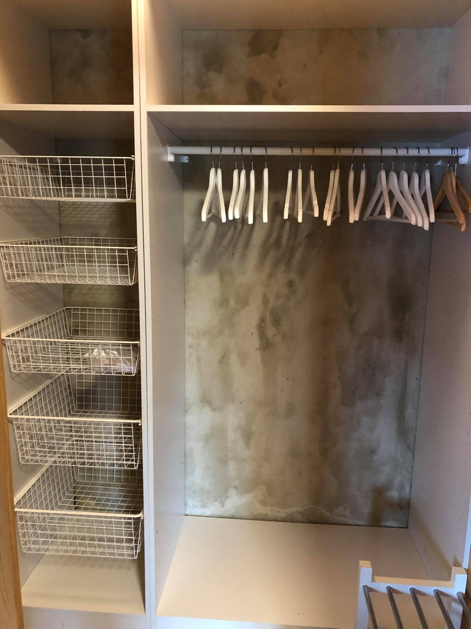 Innvendig bod med skap Galleribilde