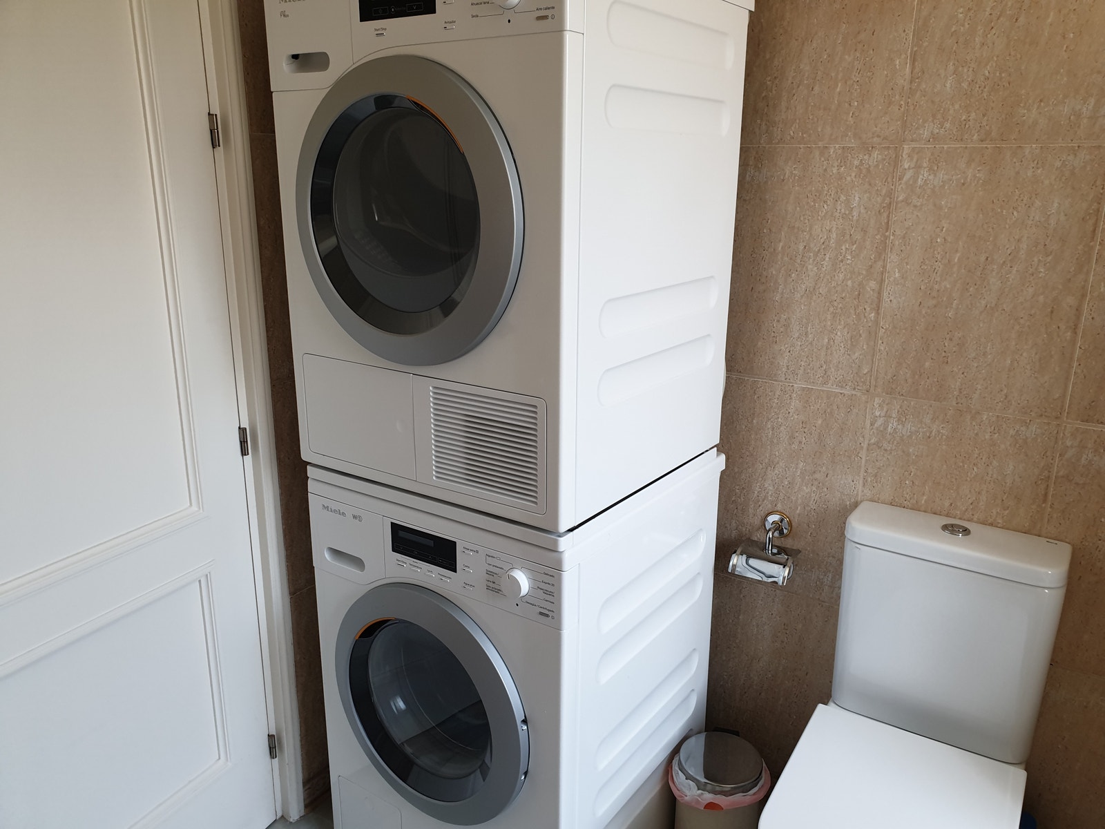 Vaskemaskin med tørketrommel tilgjengelig Galleribilde