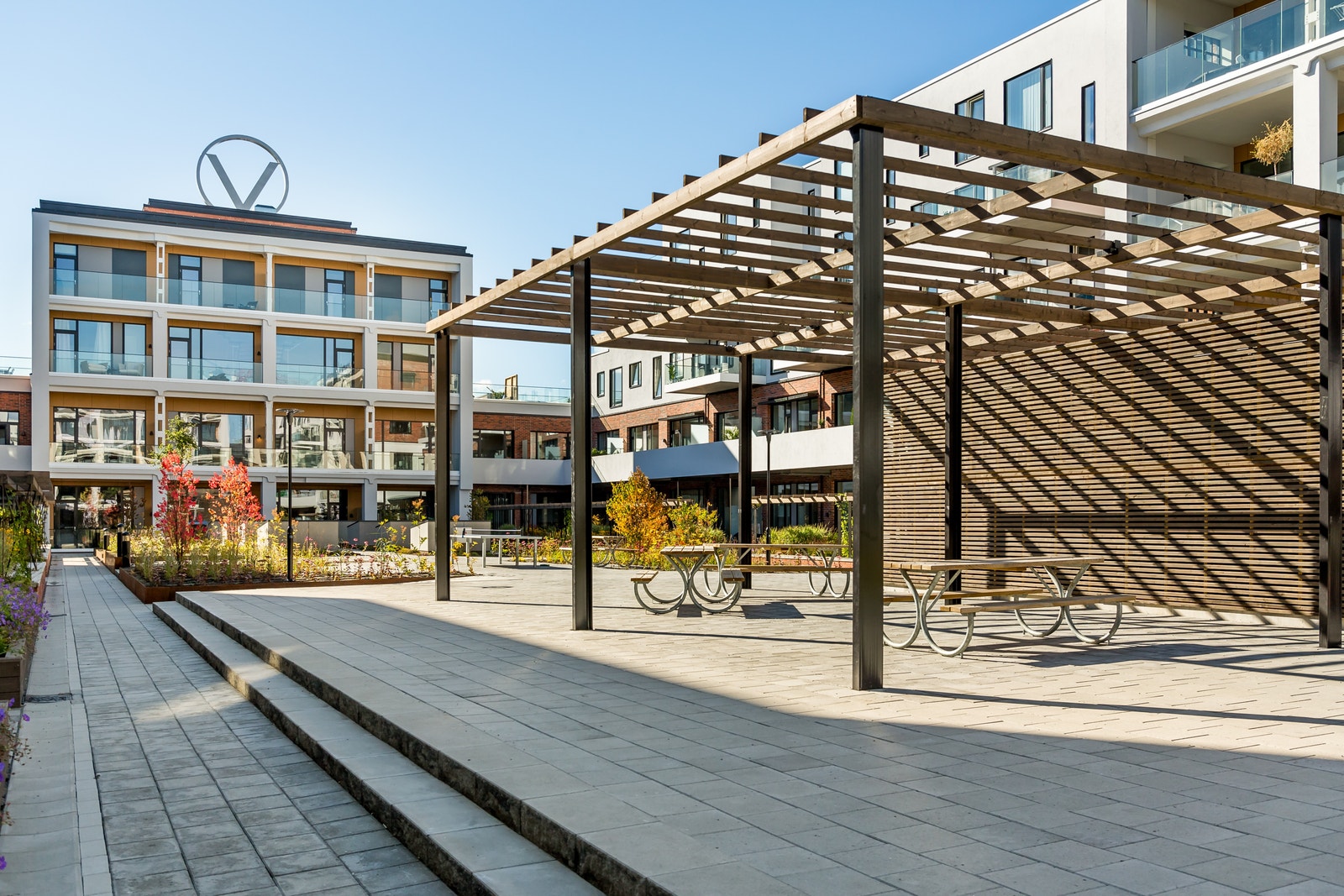 Nydelig opparbeidet bakgård inne i atriumet. Galleribilde