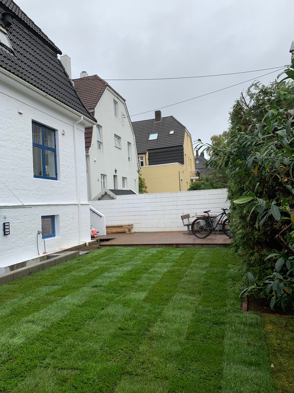 Lower floor have own entrence. You can use this as a guest apartment or a apartment for your teenagers. Galleribilde