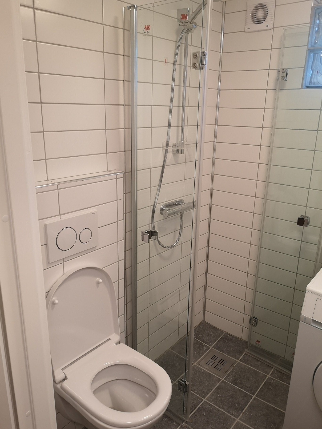 Dusjhjørne og toalett Galleribilde