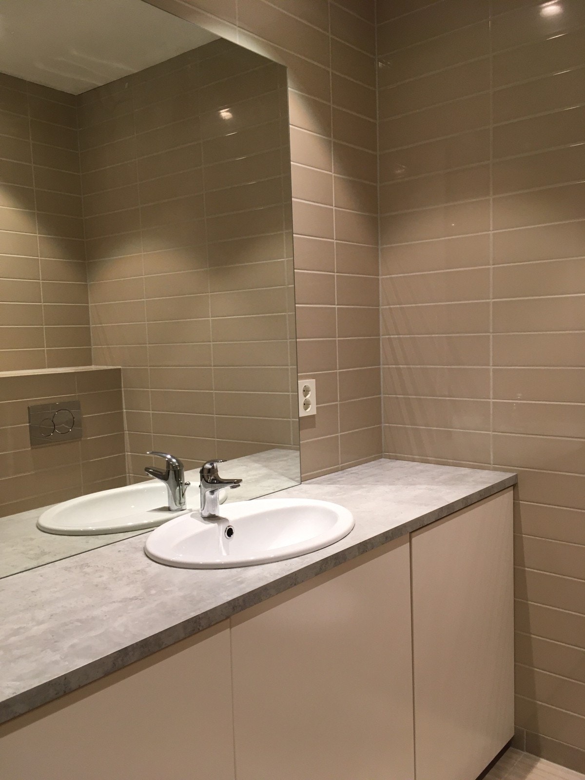 Bad med vaskemaskin Galleribilde