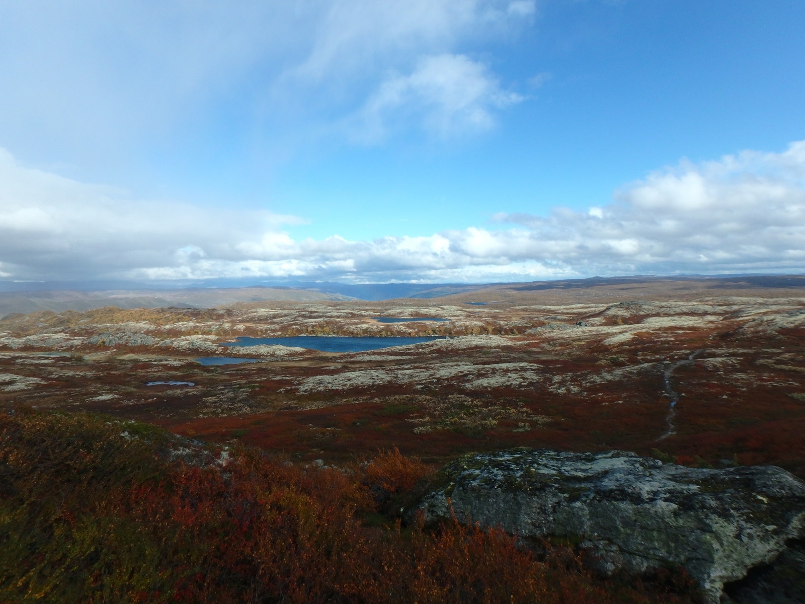 Bygda omgis av mektig naturområder og masse uberørt natur, som byr på et utall av turmuligheter, alle årstider. Galleribilde