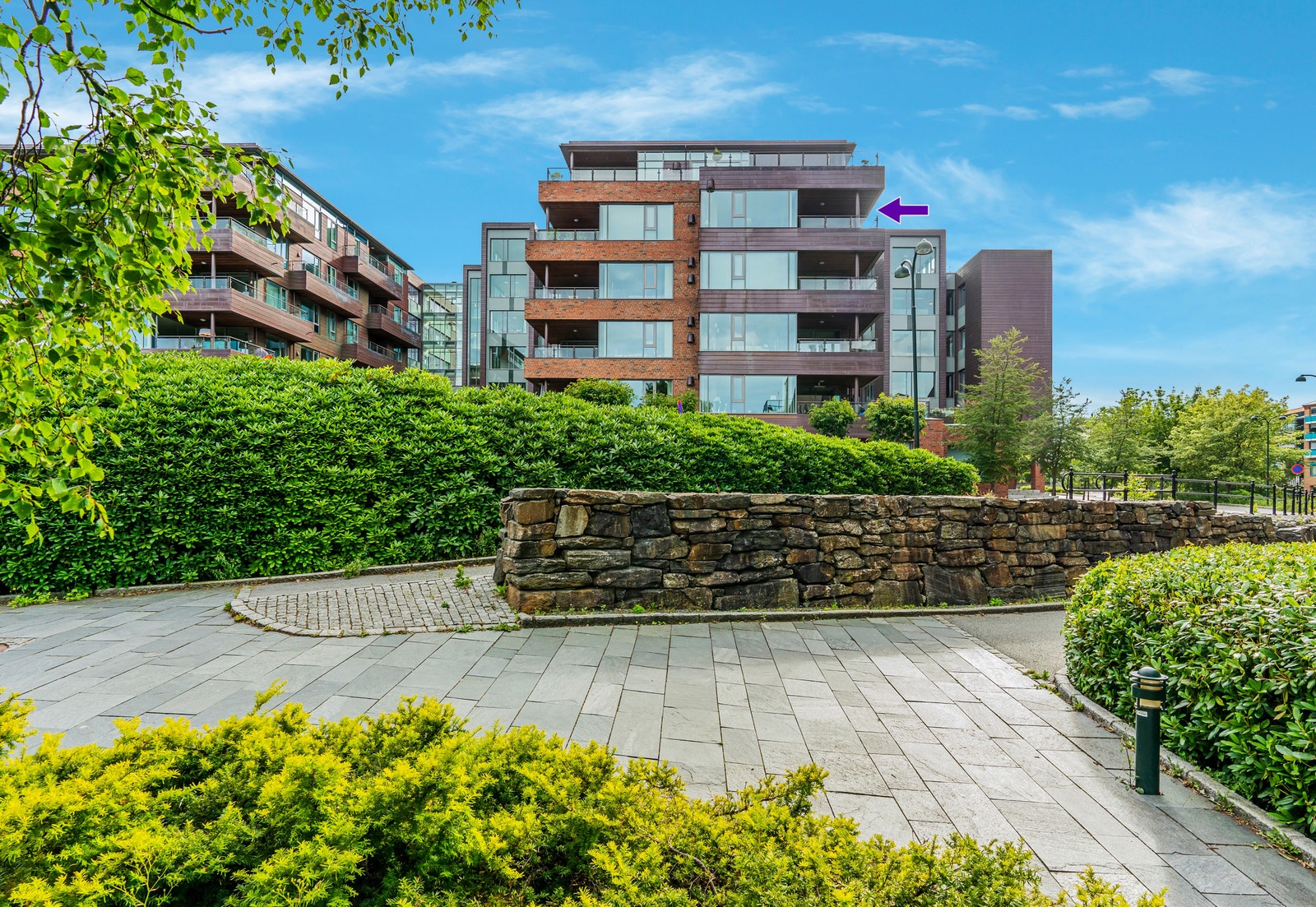 Get ready to enjoy a beautiful executive home-away-from-home. Galleribilde