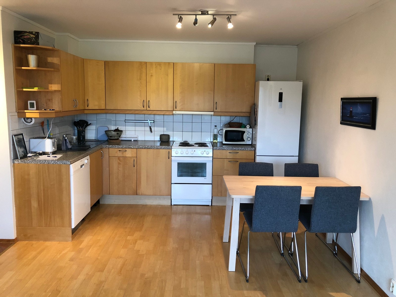 kjøkken (uten møbler og kjøkkenmaskiner) Galleribilde