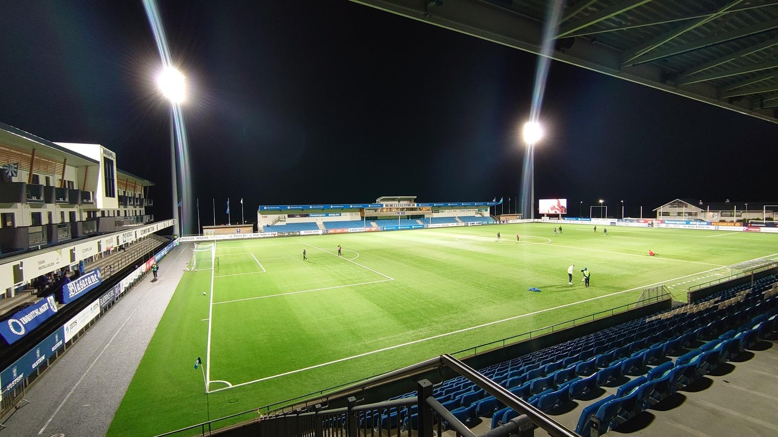 Oversiktsbilde tatt frå hjørnet av Ulsteinhallen Galleribilde