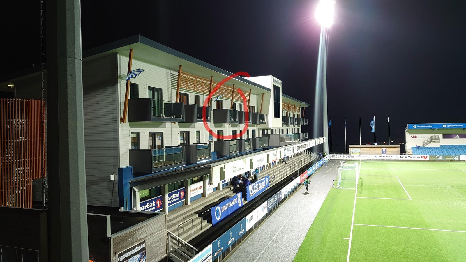 Fasade mot stadion og havgapet Galleribilde