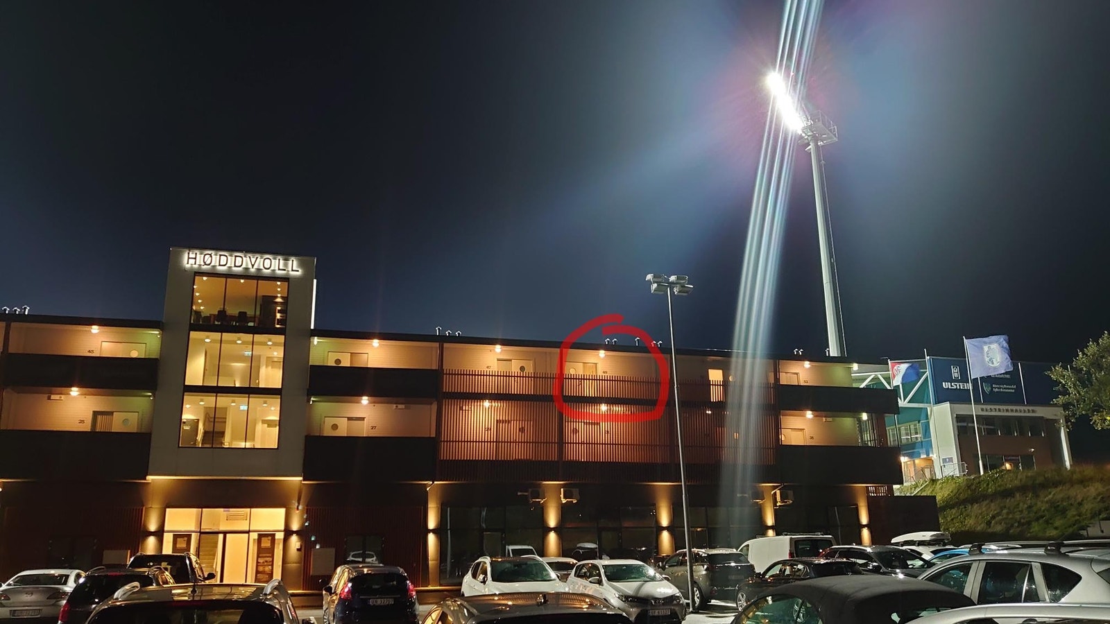 Nr. 49 fint plassert i toppetasjen med fastbuande naboar Galleribilde