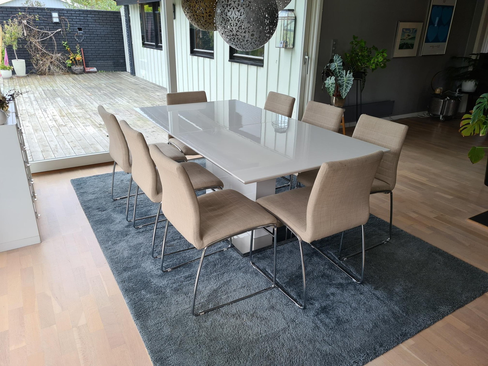 New Delgado hvitt høyglans spisebord med 8 stoler | FINN.no New Delgado hvitt høyglans spisebord med 8 stoler | FINN.no