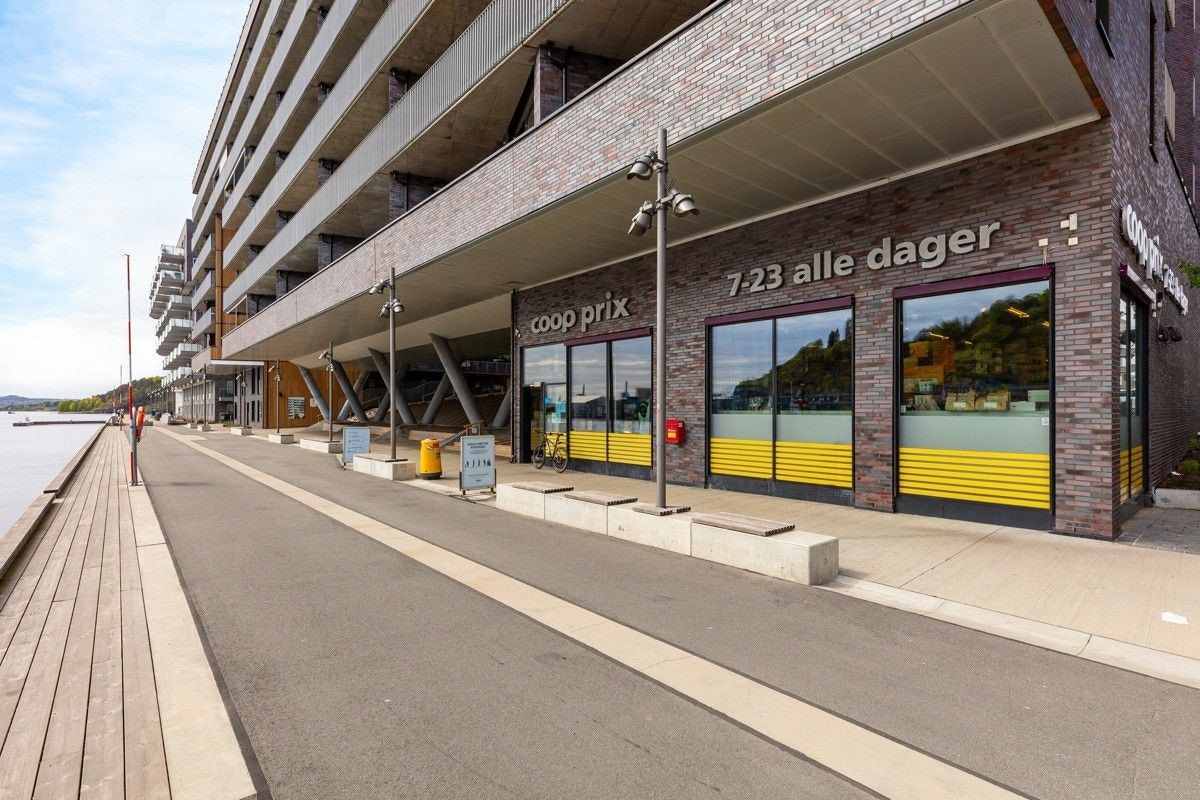 Søndagsåpen butikk i samme bygg. Galleribilde