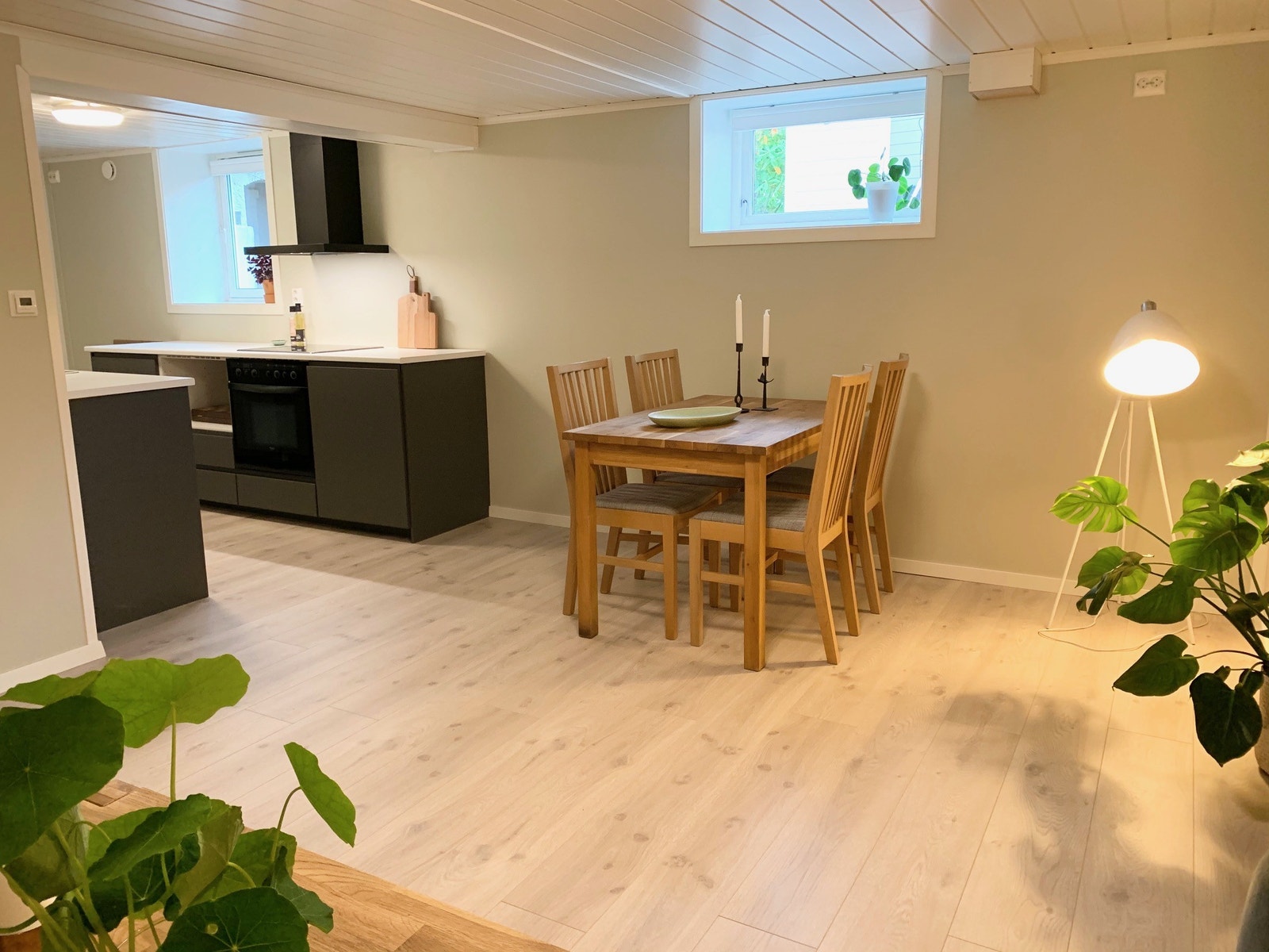 Romslig spiseplass Galleribilde