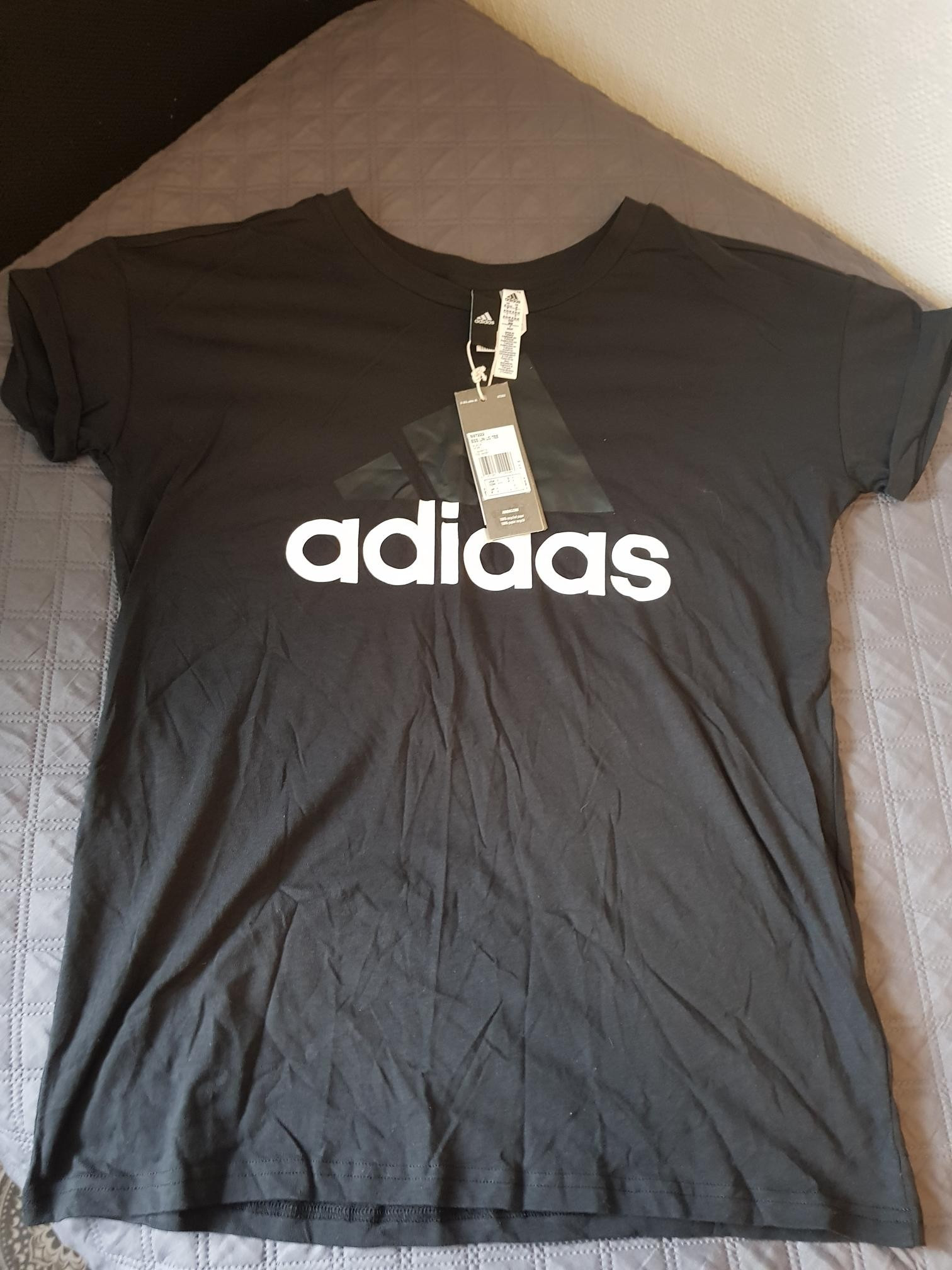 Helt ny Adidas t skjorte str M | FINN.no Helt ny Adidas t skjorte str M | FINN.no