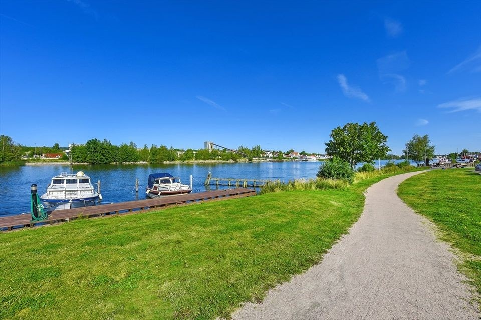 Flotte turstier og Glomma rett utenfor døren . Galleribilde