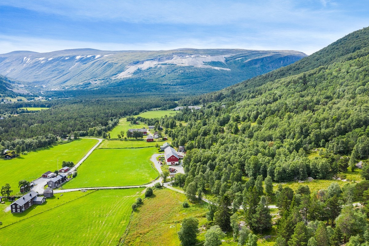 Eiendommen ligger en kort kjøretur på ca. 15 minutter fra Oppdal sentrum Galleribilde