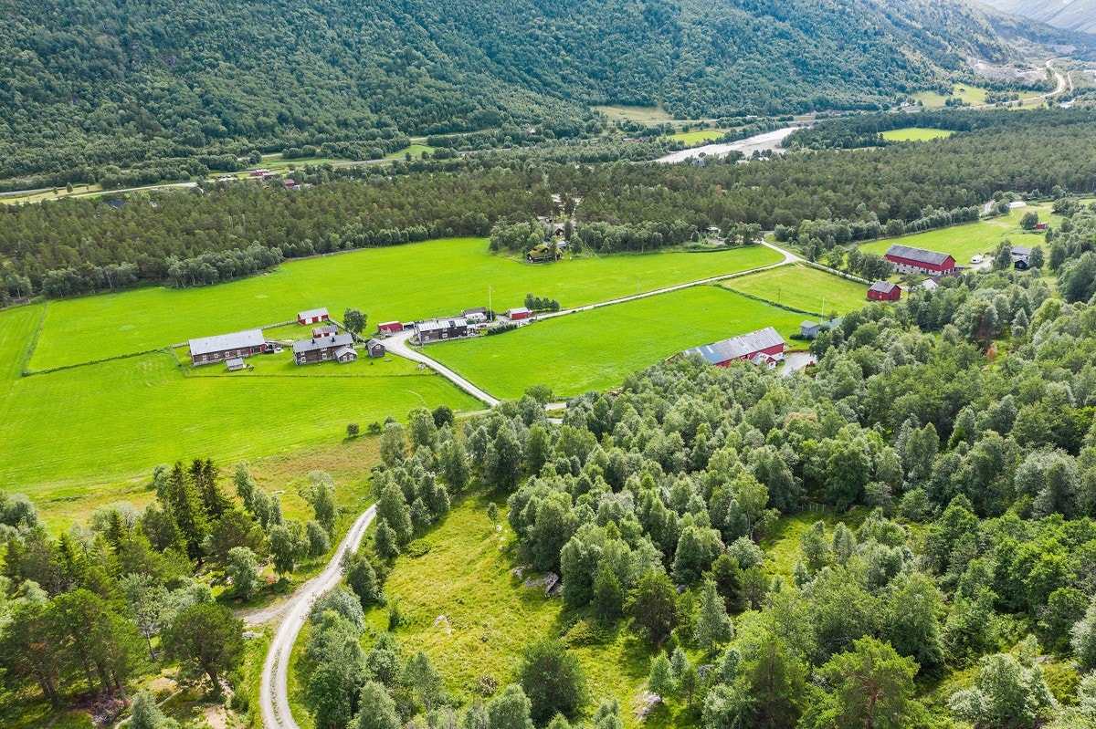 Her kan hyttedrømmen din bli til virkelighet i dette vakre fjellandskapet, hvor vill natur råder Galleribilde