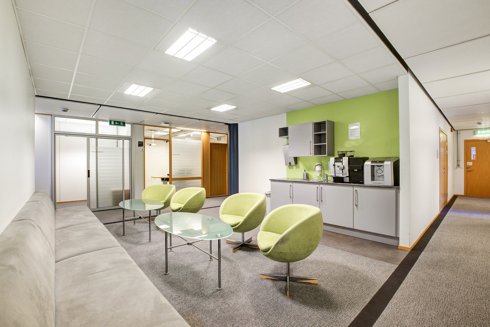 Kontorområdet med åpent landskap Galleribilde