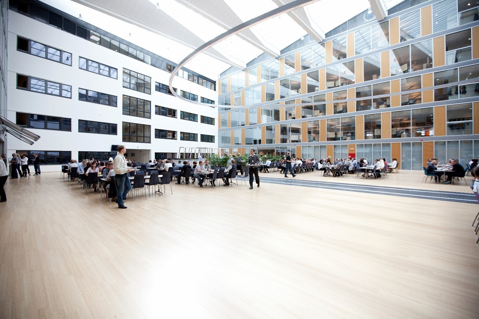 Atrium med kantine Galleribilde