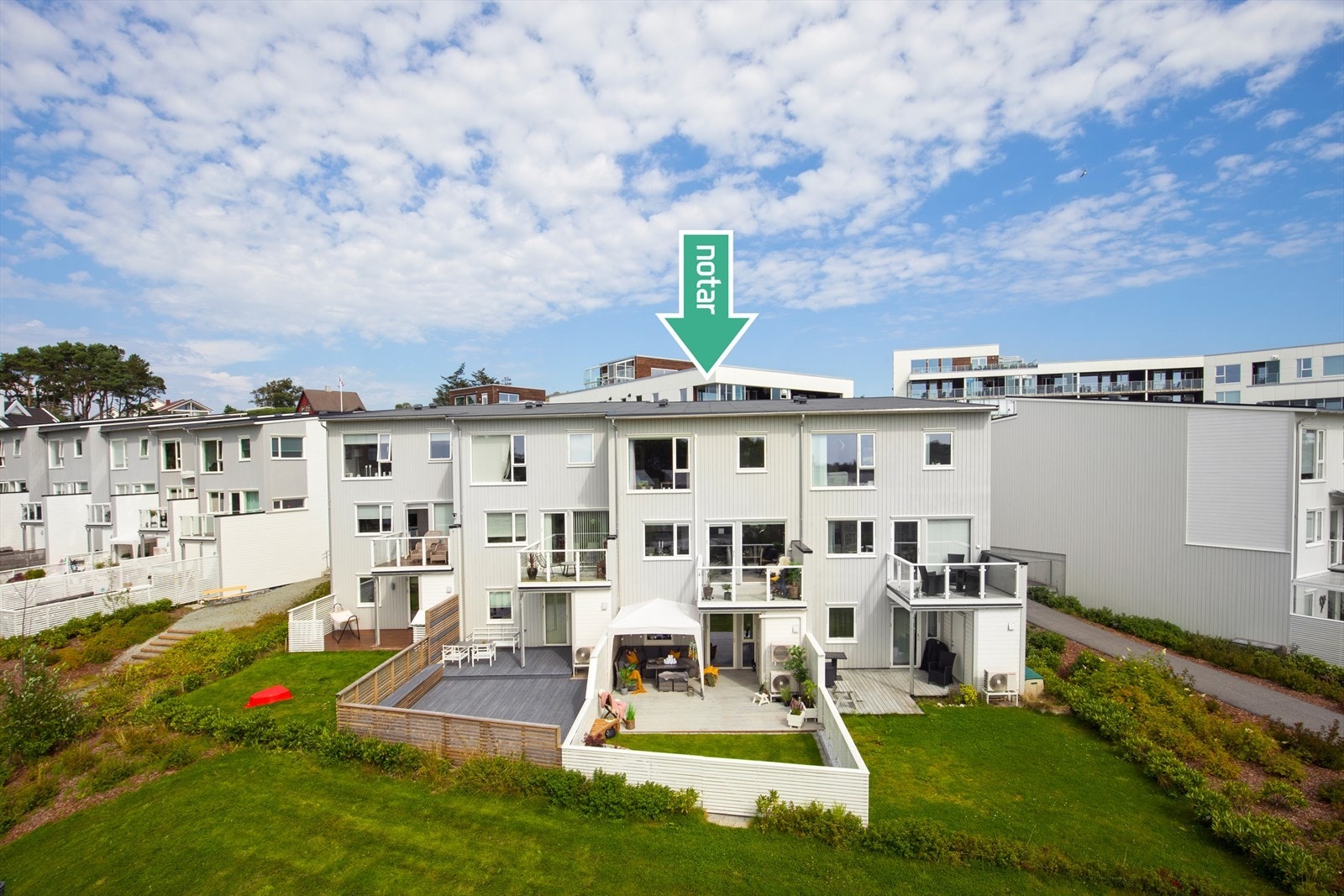 Fasade - spile-gjerde skiller seg flott ut Galleribilde