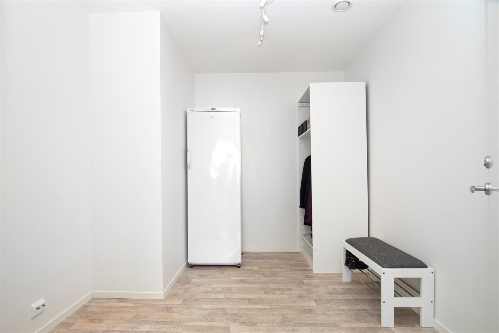 Bi-inngang i 1. etg (direkte inngang fra carport) Galleribilde