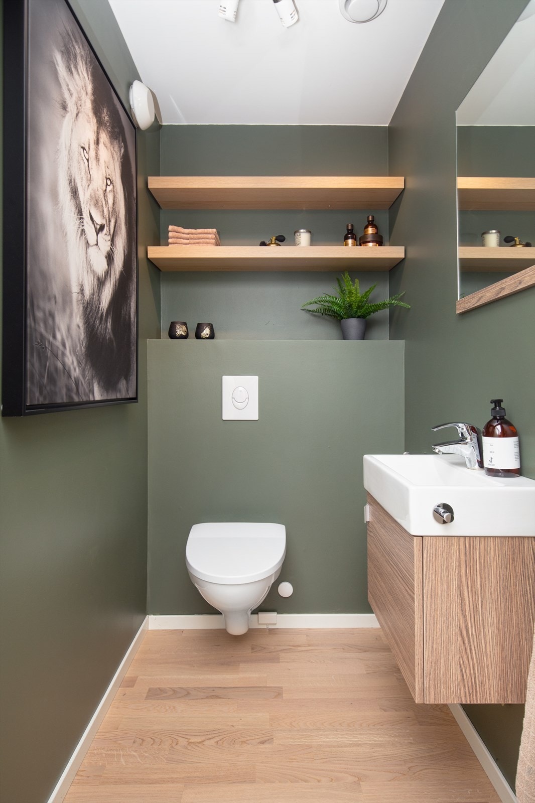 Lekkert gjestetoalett i 1. etasje Galleribilde