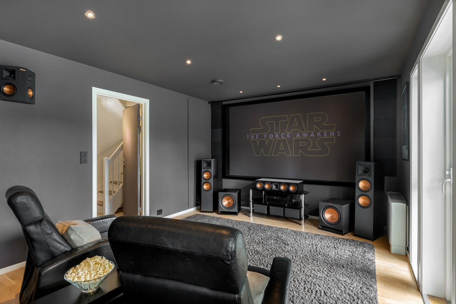 Stue - innredningen kan medfølges etter avtale. Rommet kan også omgjøres til et soverom nr. 4! Galleribilde