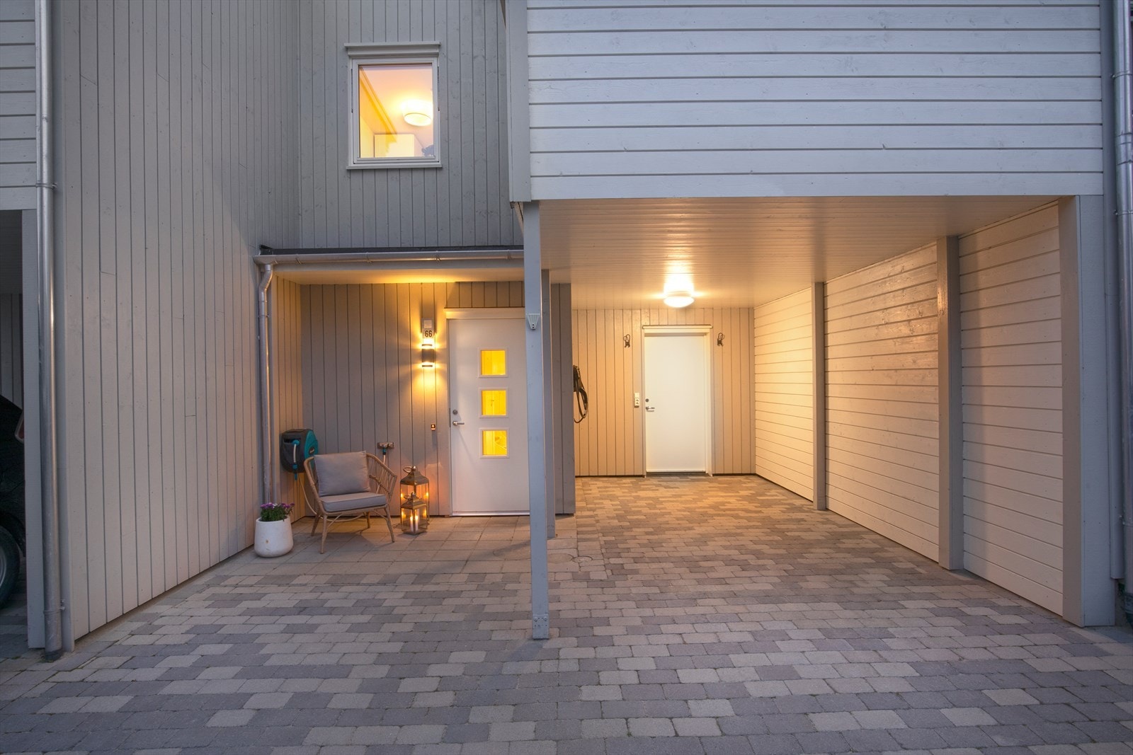 Innbydende inngangsparti som gir et godt første inntrykk (her er det to innganger) Galleribilde