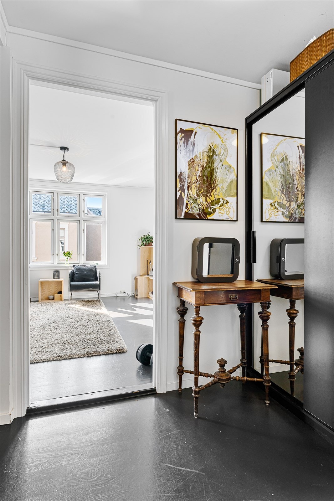 God plass til garderobeskap. Galleribilde
