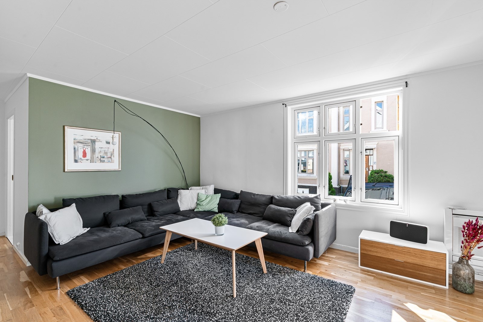 Stue i 1.etasje. Alle overflater sparklet og malt. Galleribilde
