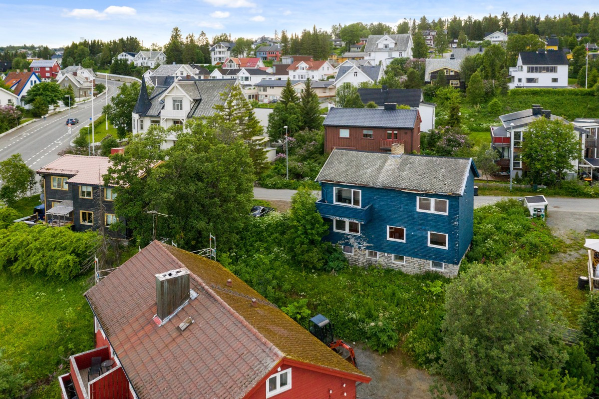 Eiendommene danner et naturlig "kvartal" på enden av Karl Pettersensgate mot Kirkegårdsvegen