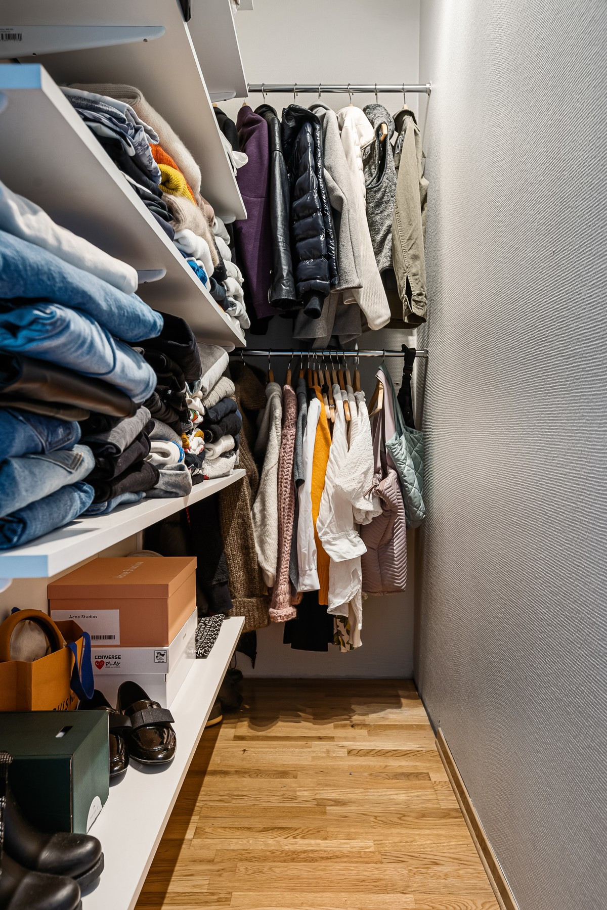 Walk-in-closet finner du ved siden av det store hovedsoverommet!