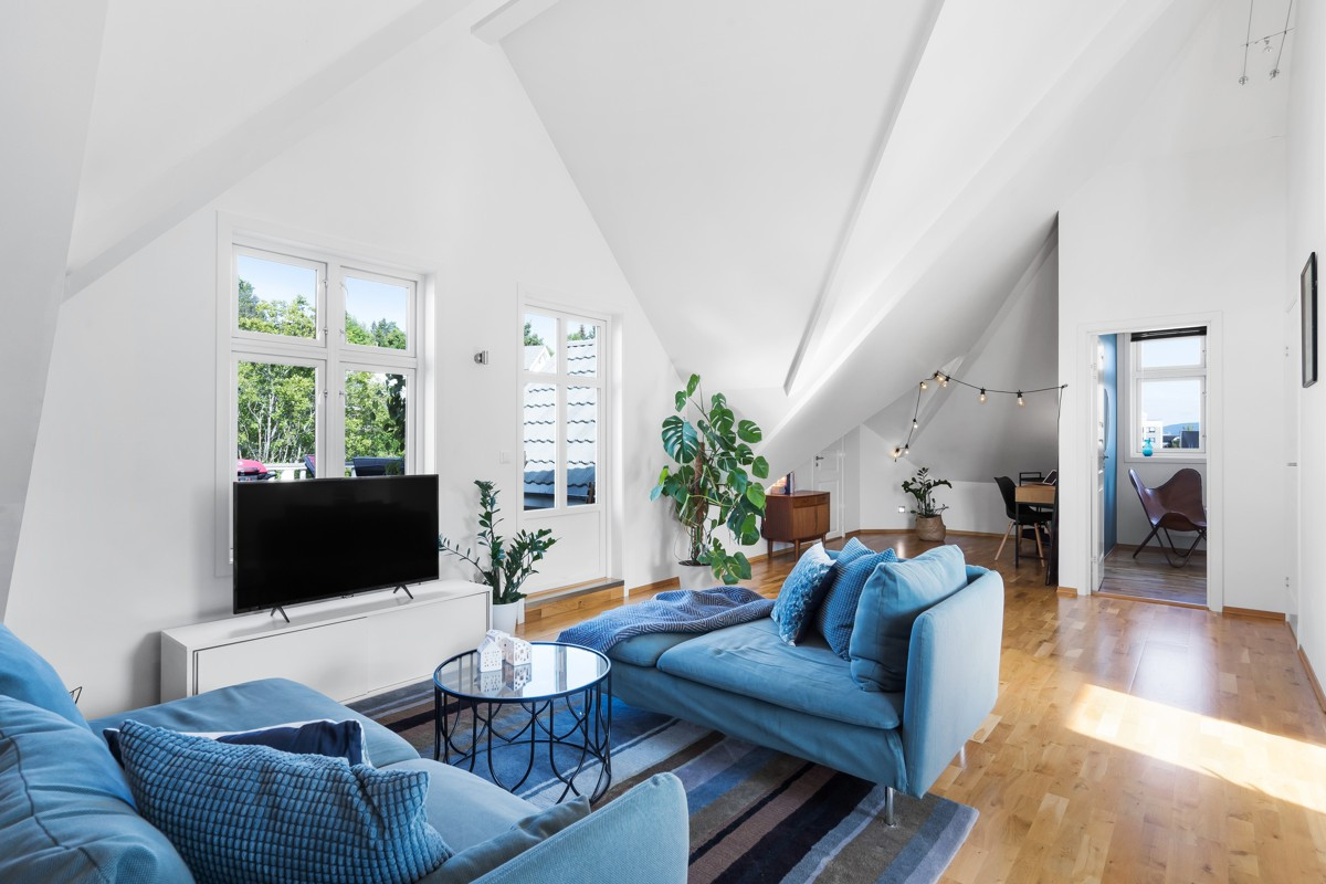 Bygget ble renovert av Totalrenovering i 2010 og fremstår moderne.
