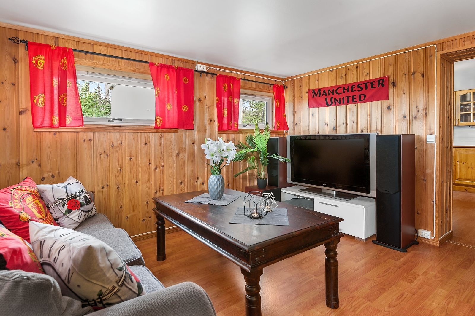 Stue i underetasje. Galleribilde