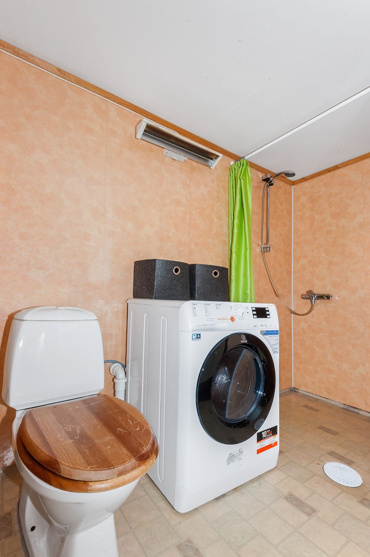 Bad i underetasje. Galleribilde